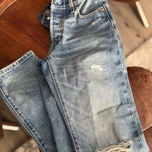 Women’s Levi’s 501 90’s mid rise jeans  23x32 NWT 
$80